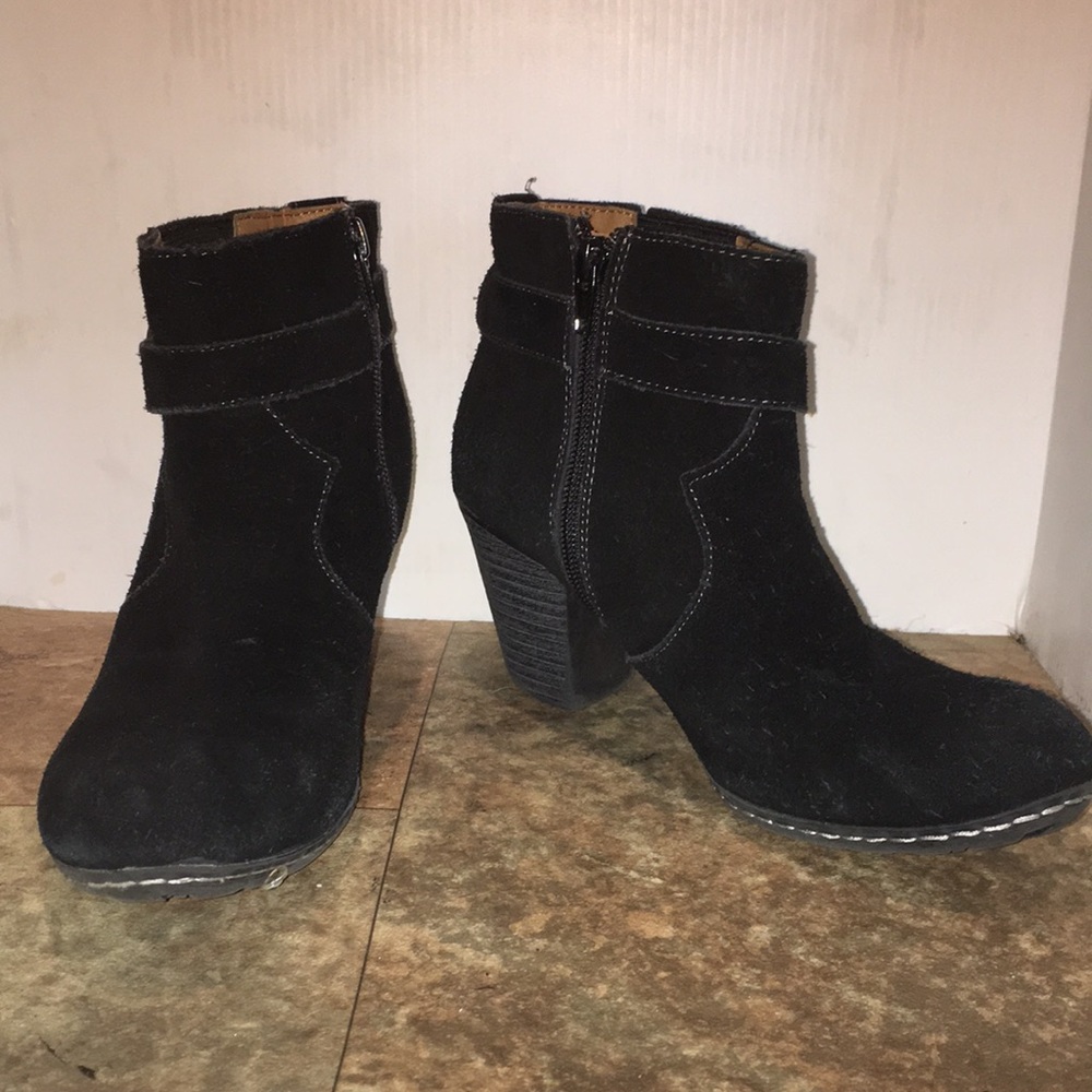 G.H.Bass&co black suede booties sz 8